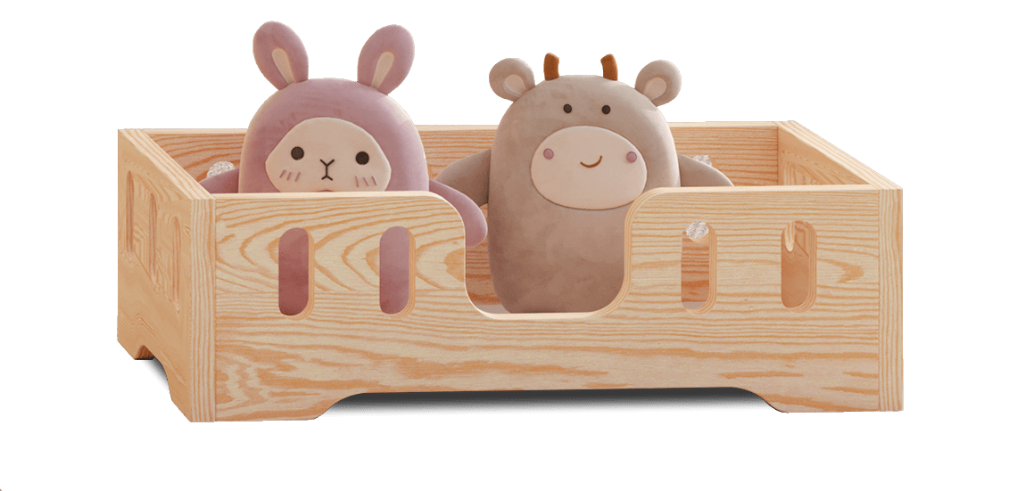 Holzpuppenbett mit länglichen Aussparungen in den Schutzgittern aus Kiefernsperrholz in Naturholzfarbe